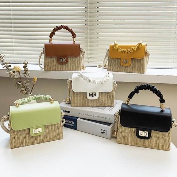 Elegant Straw Shoulder Bag for Women - Unique Square Shape, Ideal for Vacations - Picture 2 of 5